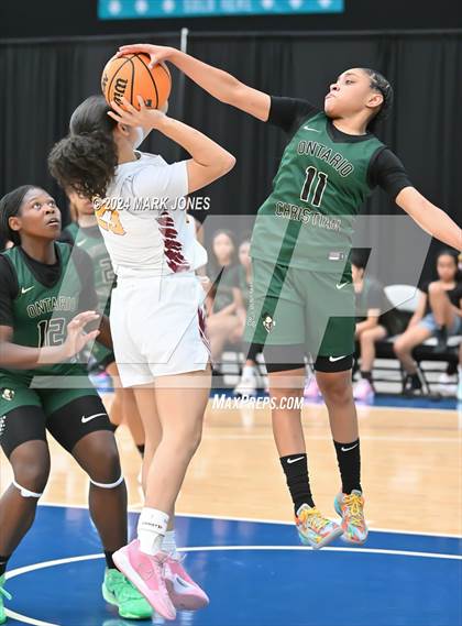 Thumbnail 3 in Ontario Christian vs. Clovis West (Section 7) photogallery.