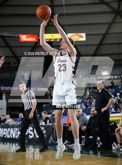 Thumbnail 3 in Skyview @ Davis (WIAA 4A Quarterfinals) photogallery.