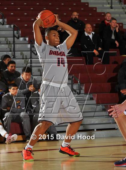 Thumbnail 3 in Dawson vs. Pinnacle (MaxPreps Holiday Classic) photogallery.