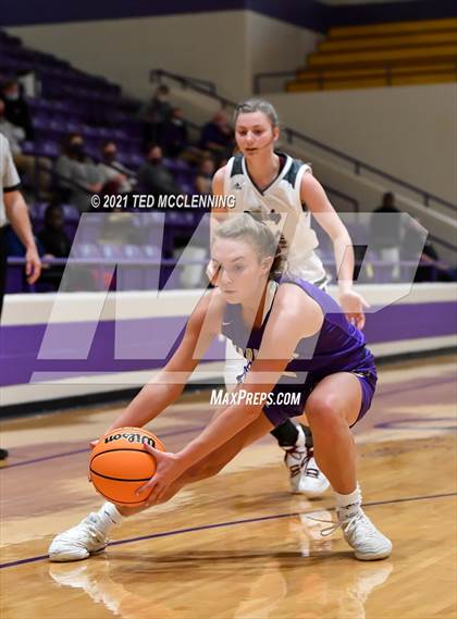Thumbnail 1 in Berryville vs Morrilton (AAA 4A Regional First Round) photogallery.