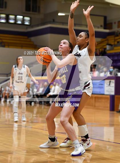 Thumbnail 1 in Berryville vs Morrilton (AAA 4A Regional First Round) photogallery.