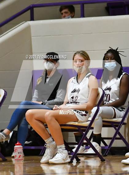 Thumbnail 1 in Berryville vs Morrilton (AAA 4A Regional First Round) photogallery.