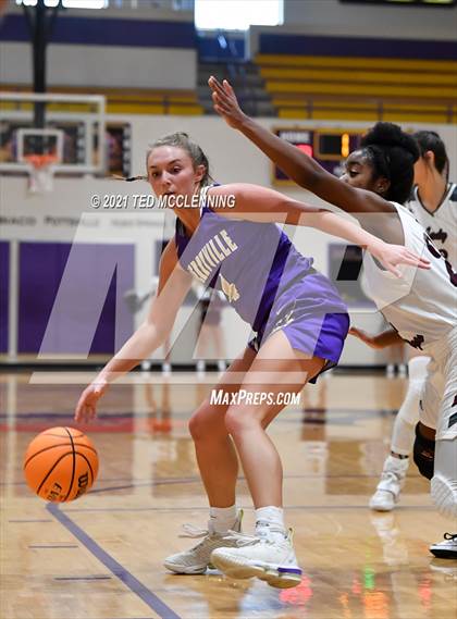 Thumbnail 1 in Berryville vs Morrilton (AAA 4A Regional First Round) photogallery.
