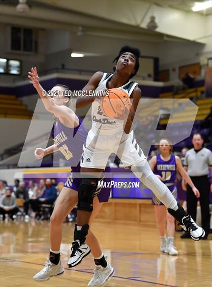 Thumbnail 1 in Berryville vs Morrilton (AAA 4A Regional First Round) photogallery.