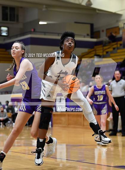 Thumbnail 2 in Berryville vs Morrilton (AAA 4A Regional First Round) photogallery.