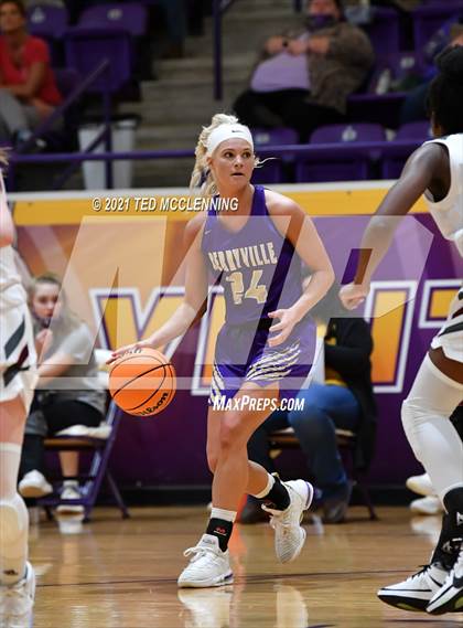 Thumbnail 1 in Berryville vs Morrilton (AAA 4A Regional First Round) photogallery.