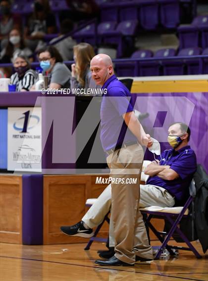 Thumbnail 2 in Berryville vs Morrilton (AAA 4A Regional First Round) photogallery.