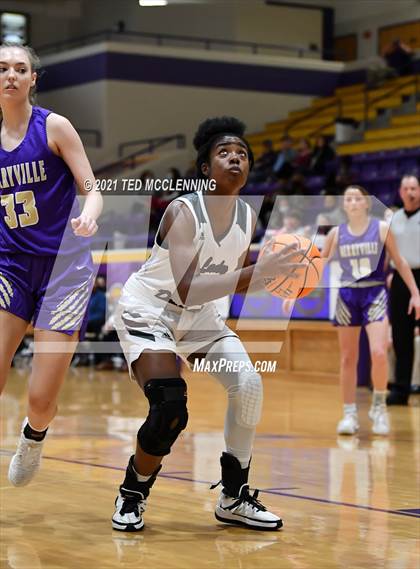Thumbnail 3 in Berryville vs Morrilton (AAA 4A Regional First Round) photogallery.