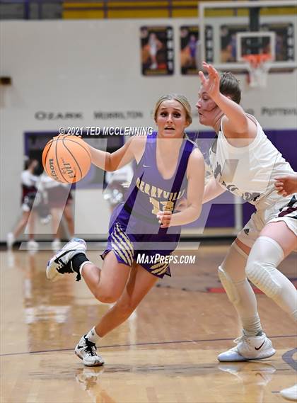 Thumbnail 2 in Berryville vs Morrilton (AAA 4A Regional First Round) photogallery.