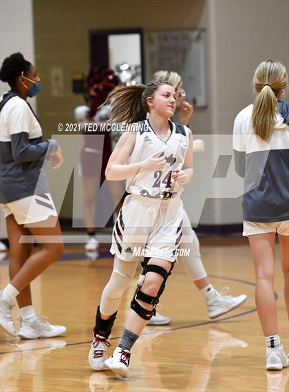 Thumbnail 3 in Berryville vs Morrilton (AAA 4A Regional First Round) photogallery.