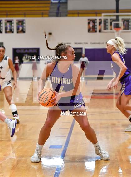Thumbnail 1 in Berryville vs Morrilton (AAA 4A Regional First Round) photogallery.