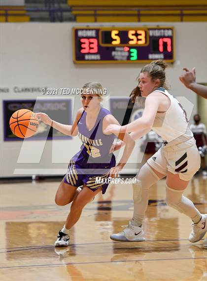 Thumbnail 1 in Berryville vs Morrilton (AAA 4A Regional First Round) photogallery.