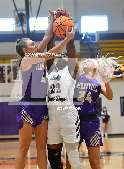 Thumbnail 2 in Berryville vs Morrilton (AAA 4A Regional First Round) photogallery.