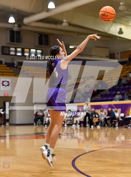 Thumbnail 1 in Berryville vs Morrilton (AAA 4A Regional First Round) photogallery.