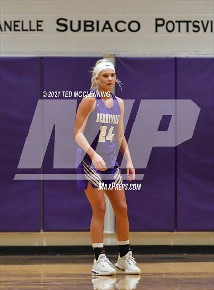 Thumbnail 1 in Berryville vs Morrilton (AAA 4A Regional First Round) photogallery.