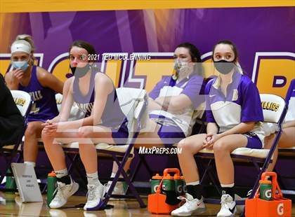 Thumbnail 1 in Berryville vs Morrilton (AAA 4A Regional First Round) photogallery.