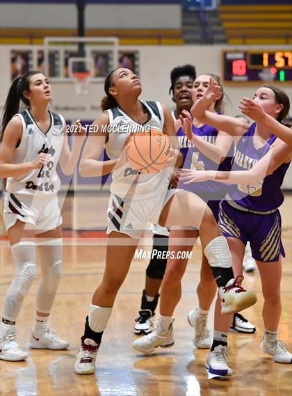 Thumbnail 3 in Berryville vs Morrilton (AAA 4A Regional First Round) photogallery.
