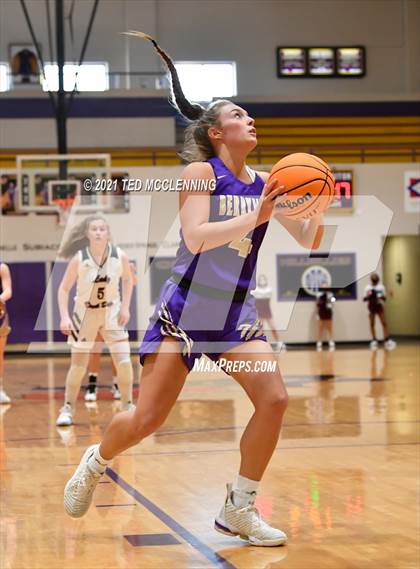 Thumbnail 3 in Berryville vs Morrilton (AAA 4A Regional First Round) photogallery.