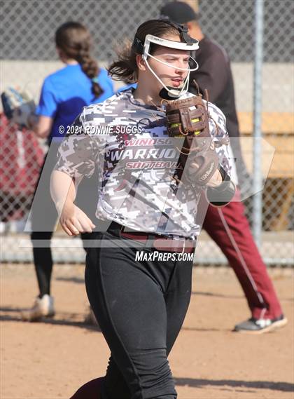 Thumbnail 2 in Glastonbury @ Windsor (Scrimmage) photogallery.