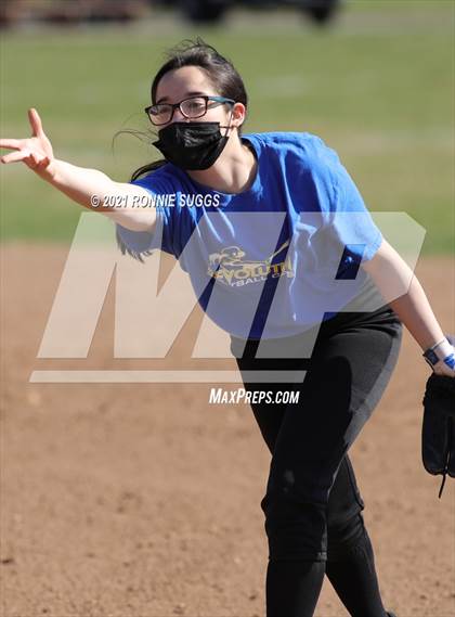 Thumbnail 1 in Glastonbury @ Windsor (Scrimmage) photogallery.
