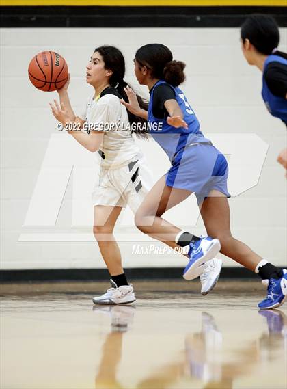 Thumbnail 2 in Brewer vs Fossil Ridge photogallery.