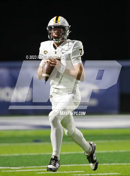 Thumbnail 2 in Saguaro vs Sierra Canyon photogallery.