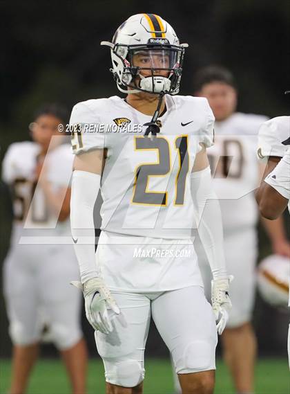 Thumbnail 2 in Saguaro vs Sierra Canyon photogallery.