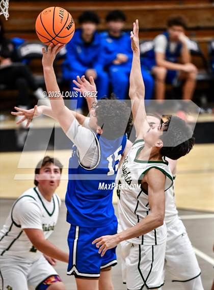 Thumbnail 3 in San Dimas vs. Ontario Christian photogallery.
