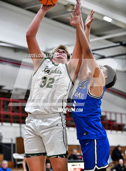 Thumbnail 1 in San Dimas vs. Ontario Christian photogallery.