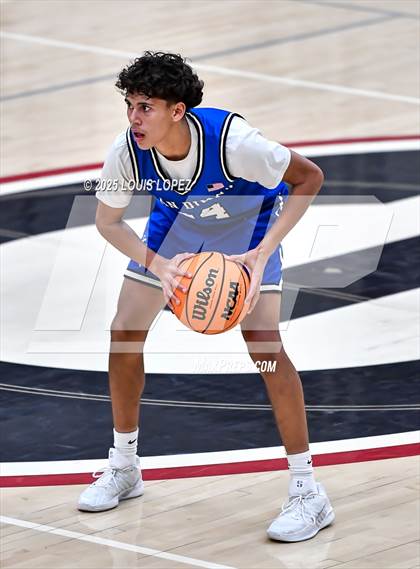 Thumbnail 1 in San Dimas vs. Ontario Christian photogallery.