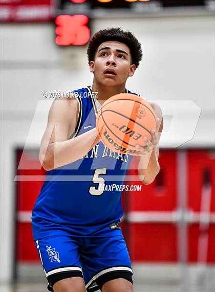 Thumbnail 2 in San Dimas vs. Ontario Christian photogallery.