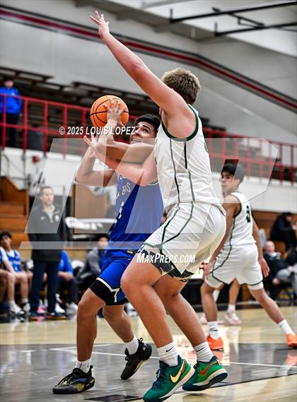 Thumbnail 2 in San Dimas vs. Ontario Christian photogallery.