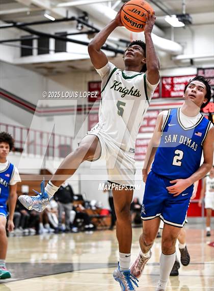 Thumbnail 1 in San Dimas vs. Ontario Christian photogallery.