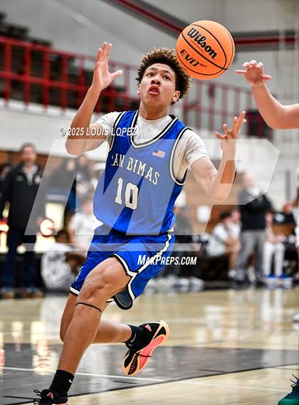 Thumbnail 1 in San Dimas vs. Ontario Christian photogallery.