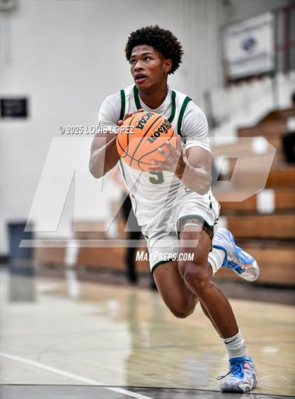 Thumbnail 1 in San Dimas vs. Ontario Christian photogallery.