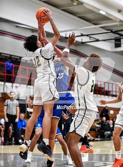 Thumbnail 3 in San Dimas vs. Ontario Christian photogallery.