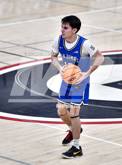 Thumbnail 1 in San Dimas vs. Ontario Christian photogallery.