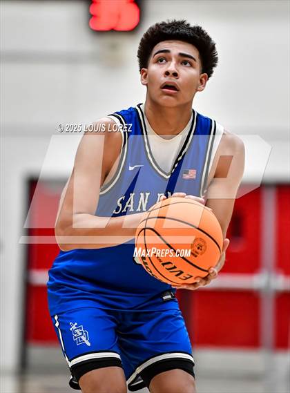 Thumbnail 1 in San Dimas vs. Ontario Christian photogallery.