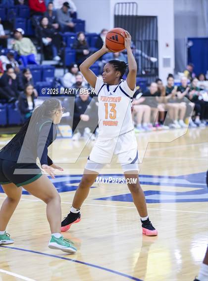 Thumbnail 1 in Staley vs Whitney Young (Sophie Cunningham Classic) photogallery.
