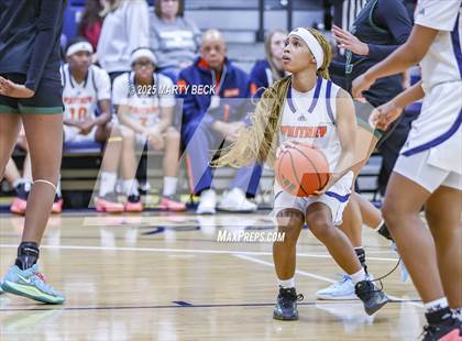Thumbnail 1 in Staley vs Whitney Young (Sophie Cunningham Classic) photogallery.