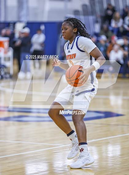 Thumbnail 1 in Staley vs Whitney Young (Sophie Cunningham Classic) photogallery.
