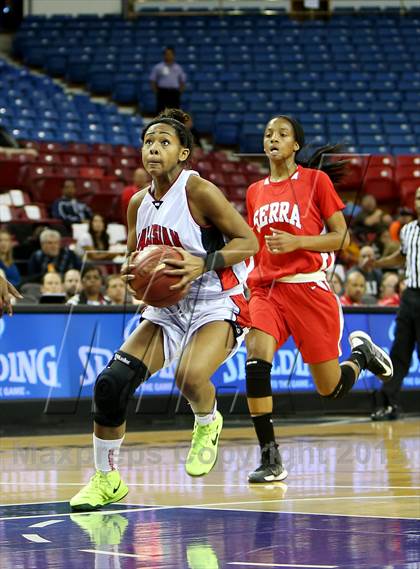 Thumbnail 1 in Salesian vs. Serra (CIF State D4 Final) photogallery.