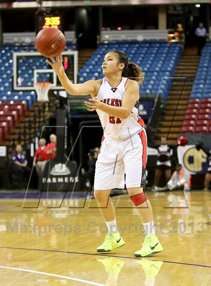 Thumbnail 1 in Salesian vs. Serra (CIF State D4 Final) photogallery.