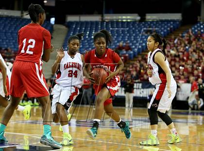 Thumbnail 2 in Salesian vs. Serra (CIF State D4 Final) photogallery.