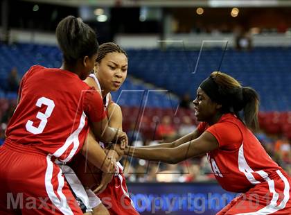 Thumbnail 1 in Salesian vs. Serra (CIF State D4 Final) photogallery.