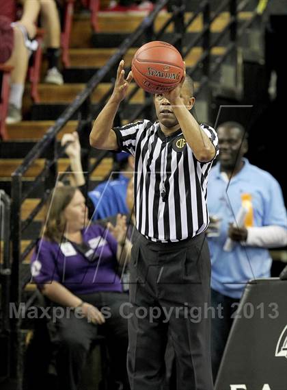Thumbnail 3 in Salesian vs. Serra (CIF State D4 Final) photogallery.