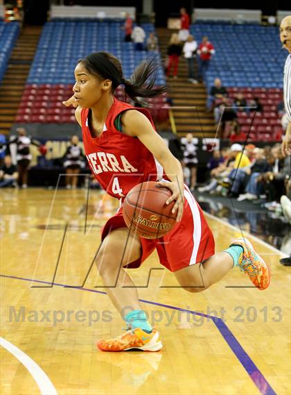 Thumbnail 1 in Salesian vs. Serra (CIF State D4 Final) photogallery.