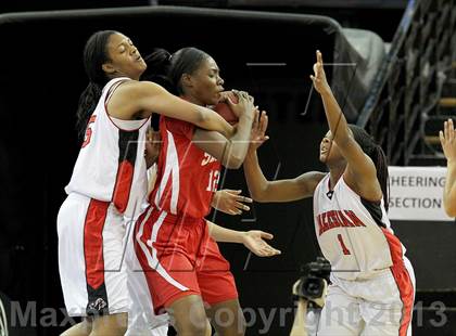 Thumbnail 1 in Salesian vs. Serra (CIF State D4 Final) photogallery.