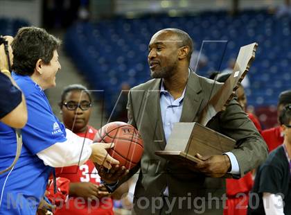 Thumbnail 1 in Salesian vs. Serra (CIF State D4 Final) photogallery.