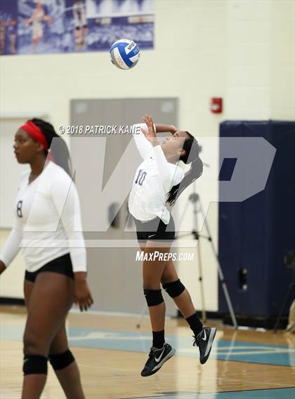 Thumbnail 3 in Washington-Lee @ Yorktown photogallery.